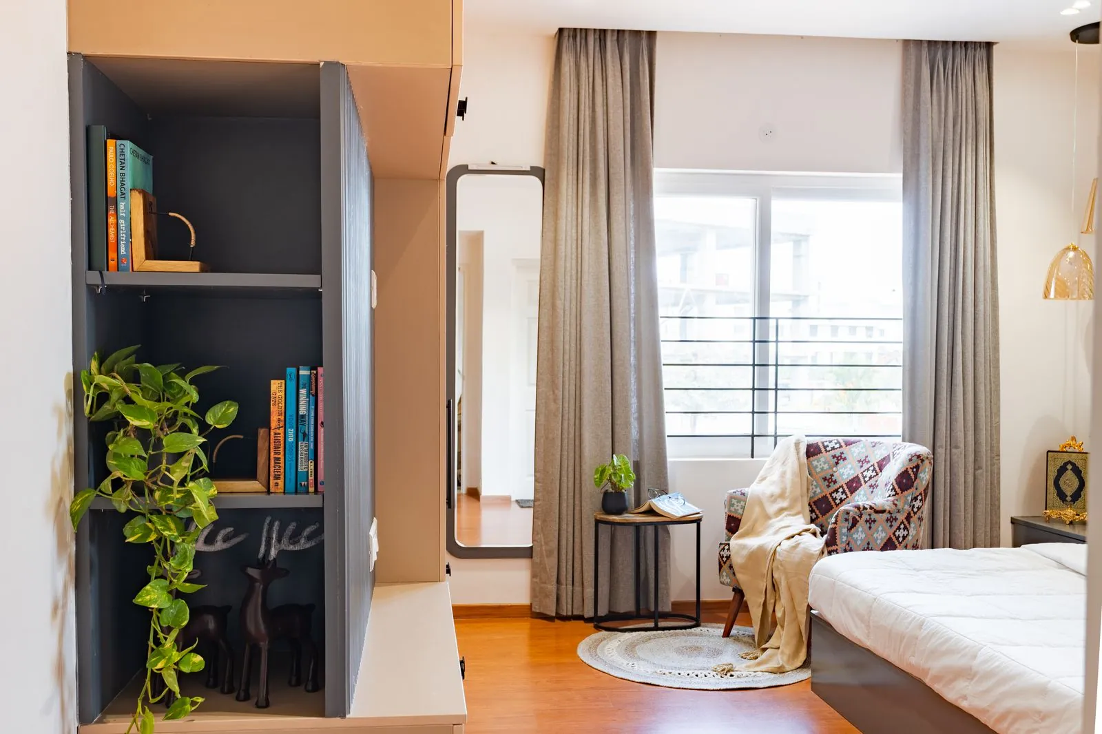 Elegant bedroom study corner